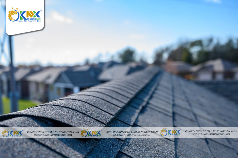 thi công phần úp nóc ngói bitum